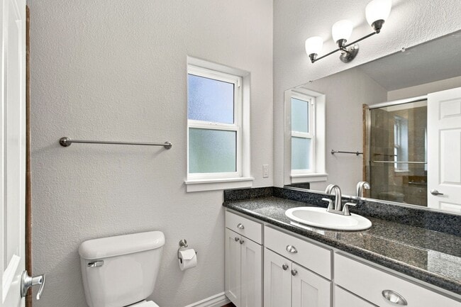Building Photo - 136 Creekside Village Dr