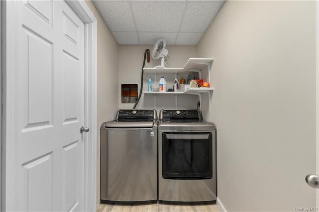 Building Photo - 611 Pondside Dr