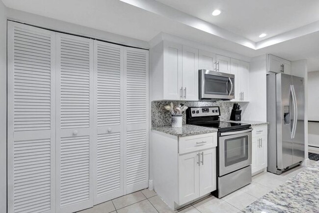 Building Photo - 12641 Westhampton Cir