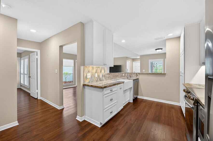 Building Photo - 1886 Demetree Dr