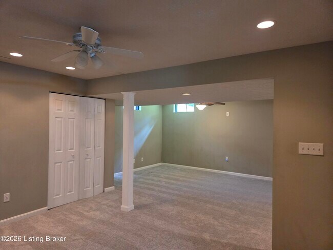 Building Photo - 4204 Holly Tree Dr