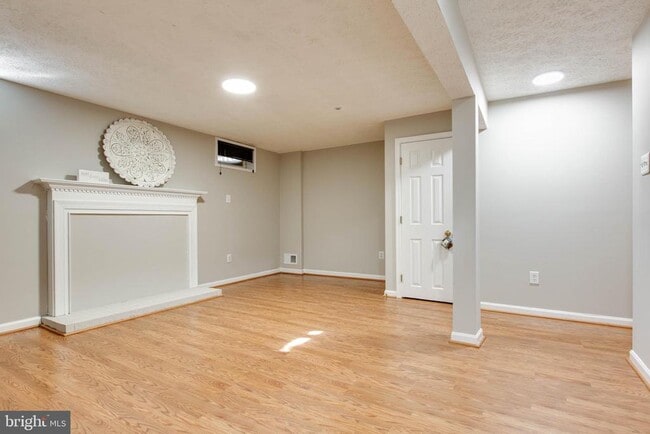 Building Photo - 8117 Ellen Way