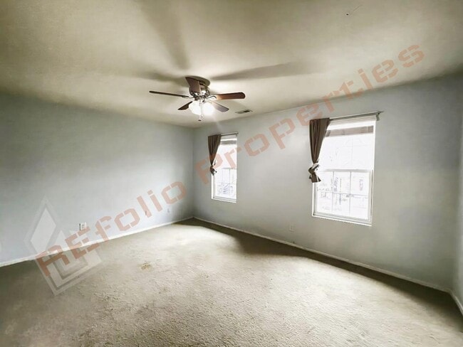 Building Photo - 2 Bedroom, 2.5 Bathroom Townhome with 2 Parking Spaces in Renaissance Park – Minutes from Downtow...