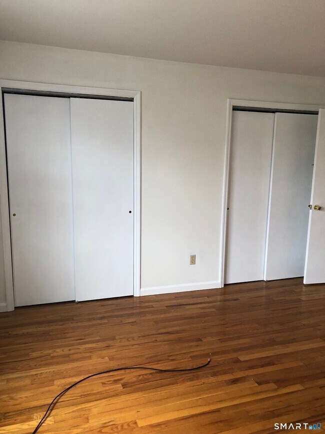 Building Photo - 20 Spring Hill Ave