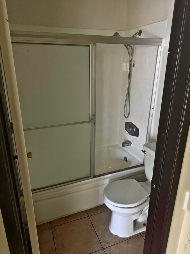 Building Photo - Cute Move-In Ready Studio Apartment