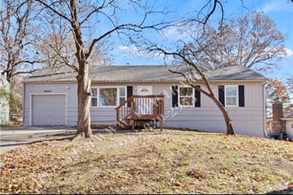 Building Photo - Beautiful Renovated 3 Bed 2.5 Bath Ranch i...