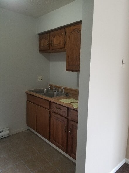 Building Photo - 4247 Sabin Dr
