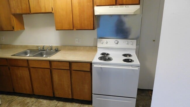 Building Photo - $475 OFF - Move In Special!  2 Bedroom/1 B...