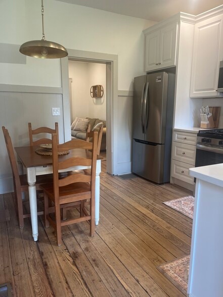 Building Photo - 406 W Front St