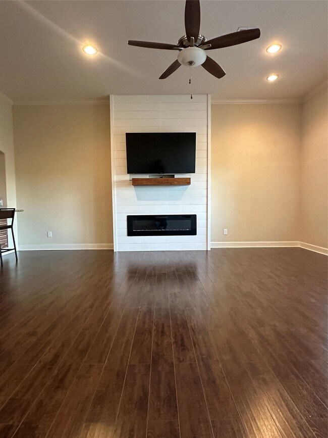 Building Photo - 17570 Hwy 105 W