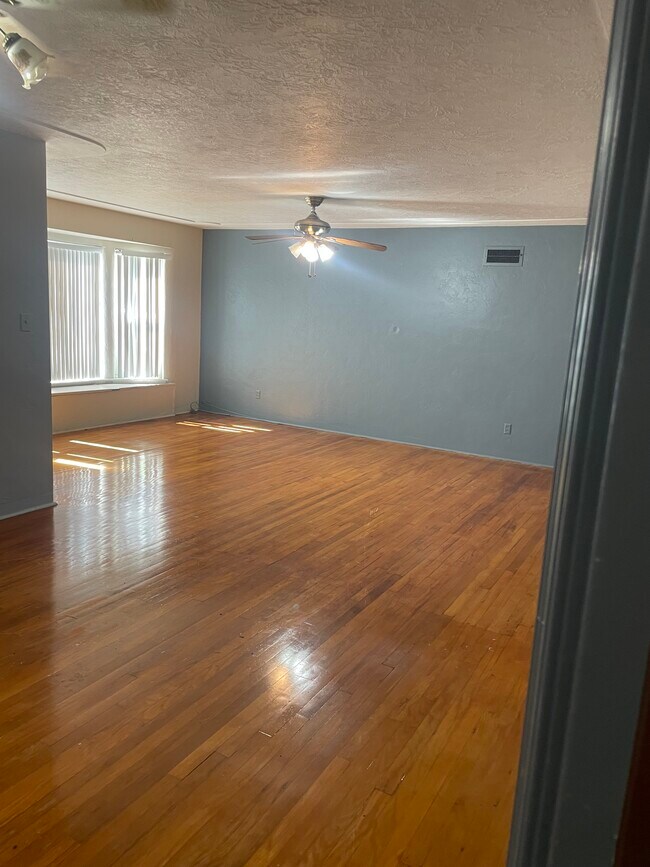 Building Photo - 1234 Arizona Ave