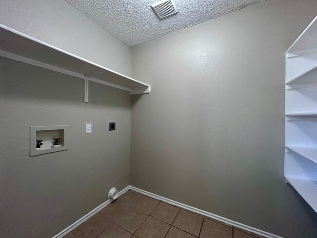 Building Photo - 3647 Bass Loop