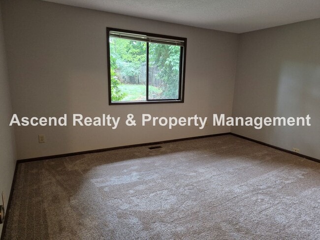 Building Photo - One Level Ranch Greenway Neighborhood Fenc...