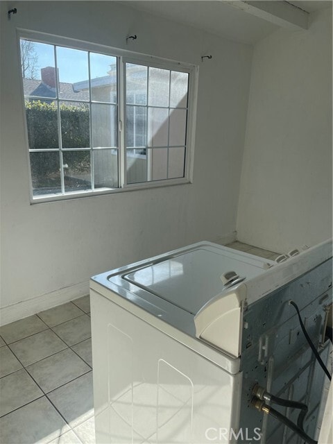 Building Photo - 10140 W Live Oak Ave