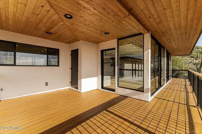 Building Photo - 6111 Victoria Dr