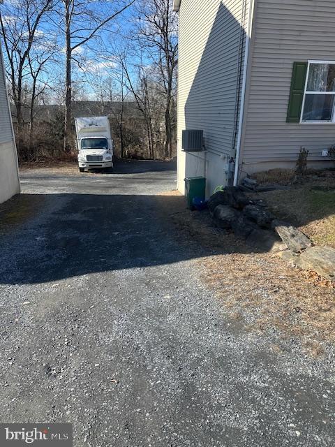 Building Photo - 353 Braeside Ave