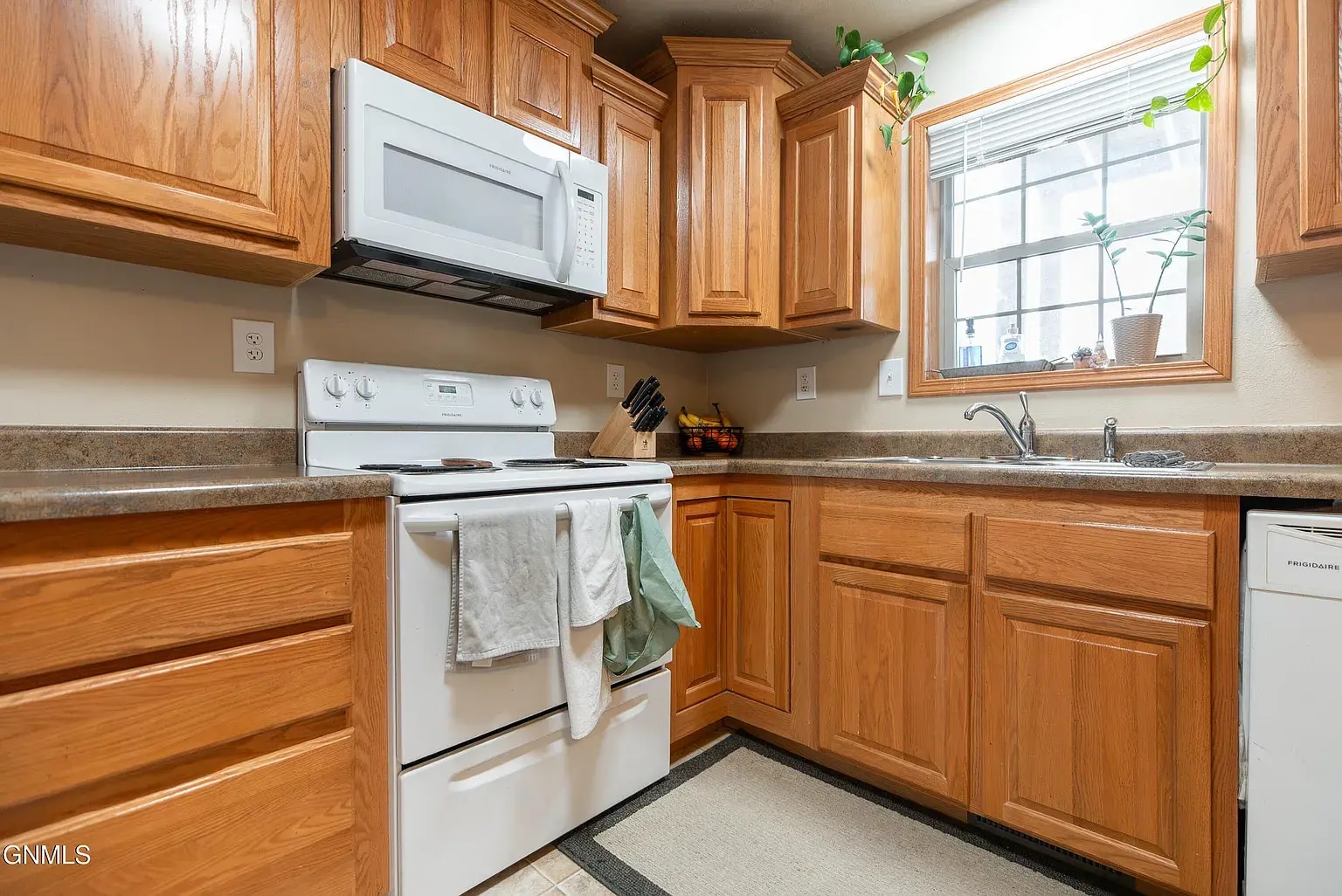 Kitchen - 408 S Washington St