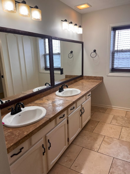 Building Photo - 126 Breakers Ln