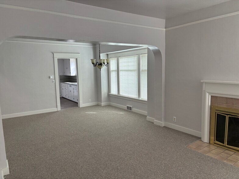 Living/Dinning Room - 1827 Baker Ave