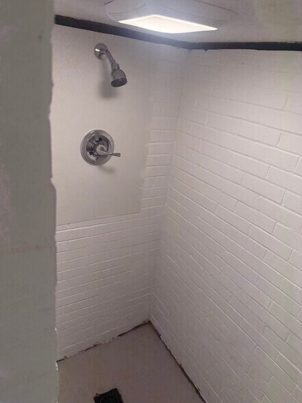bathroom 2 - 1305 Airbrake Ave