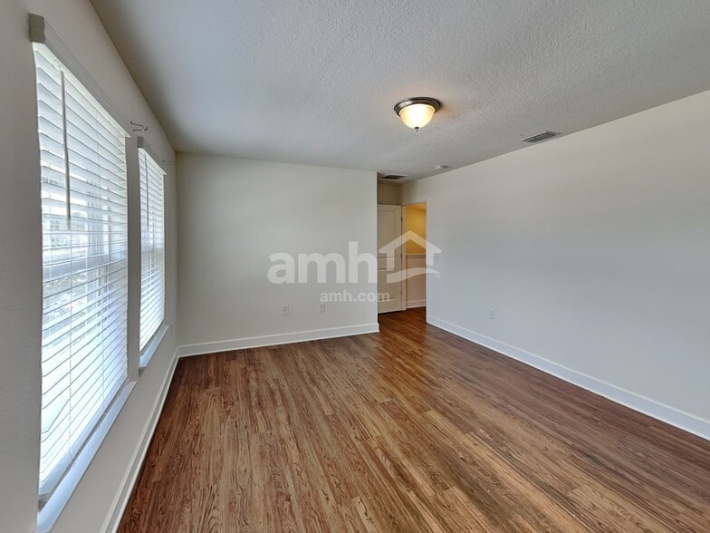 Building Photo - 2043 Pirie Pl