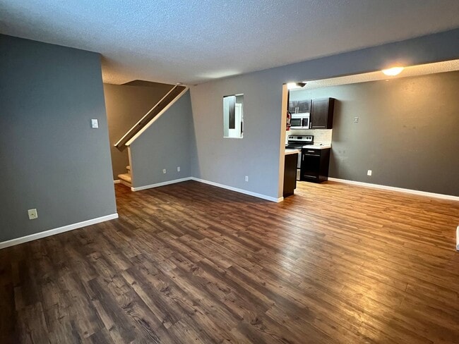 Building Photo - Updated Townhouse!!