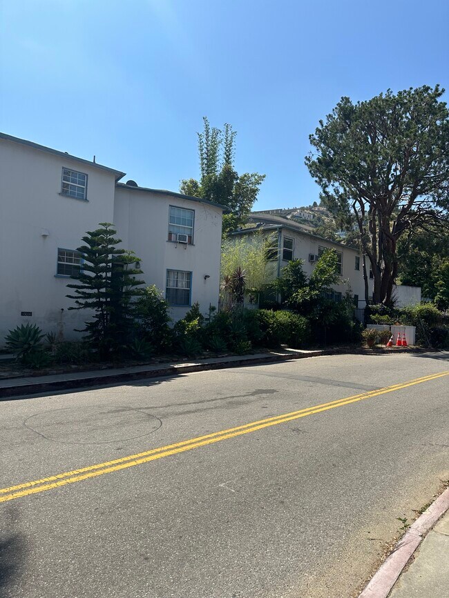 1701 Nichols Canyon Rd 1701 Nichols Canyon Rd Los Angeles CA 90046