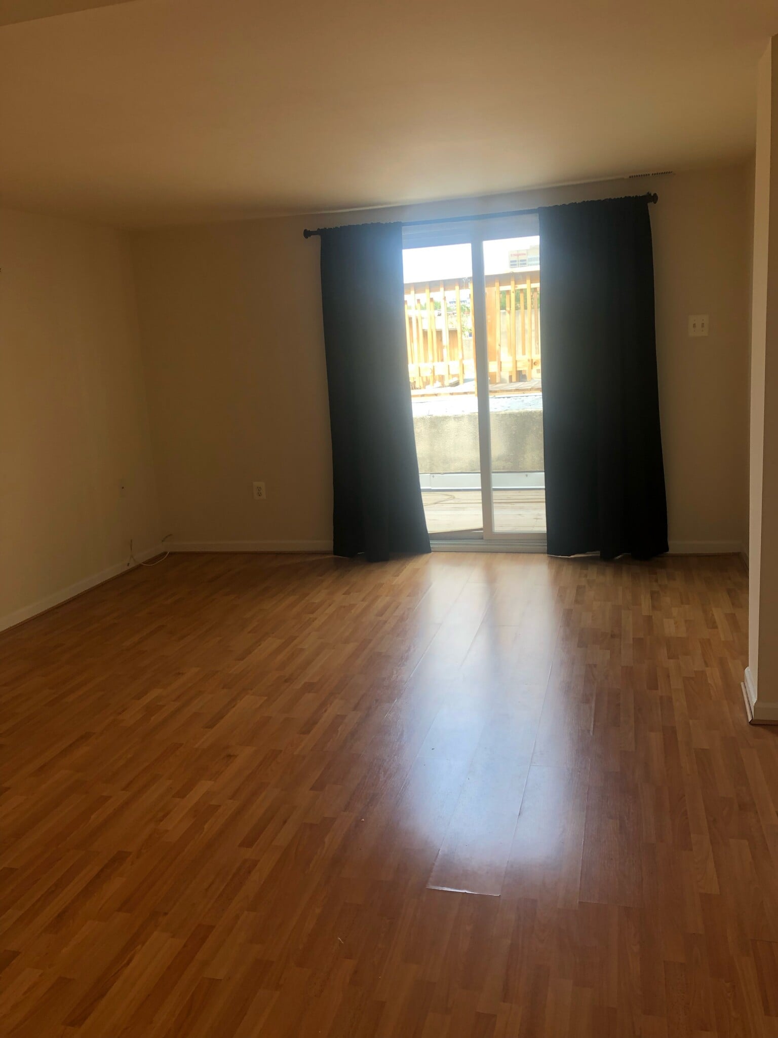 Living - 32 W Montgomery St