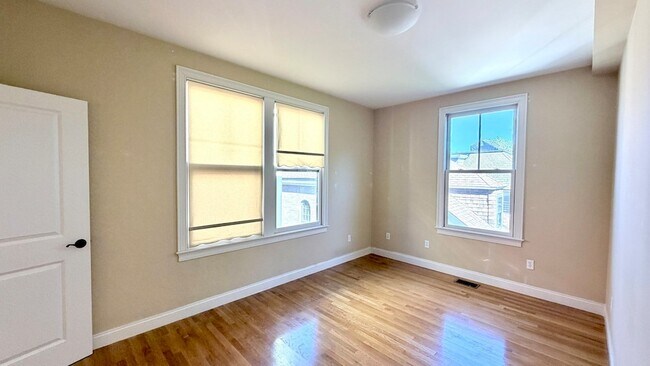 Building Photo - 1458 Cambridge St