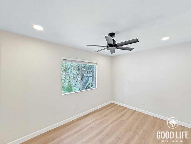 Building Photo - Bright 2BD/2BA Corner Unit Condo in Escondido with Reserved Parking, Quartz Kitchen & Private Bal...