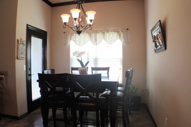 Building Photo - 4904 SW 122nd Terrace