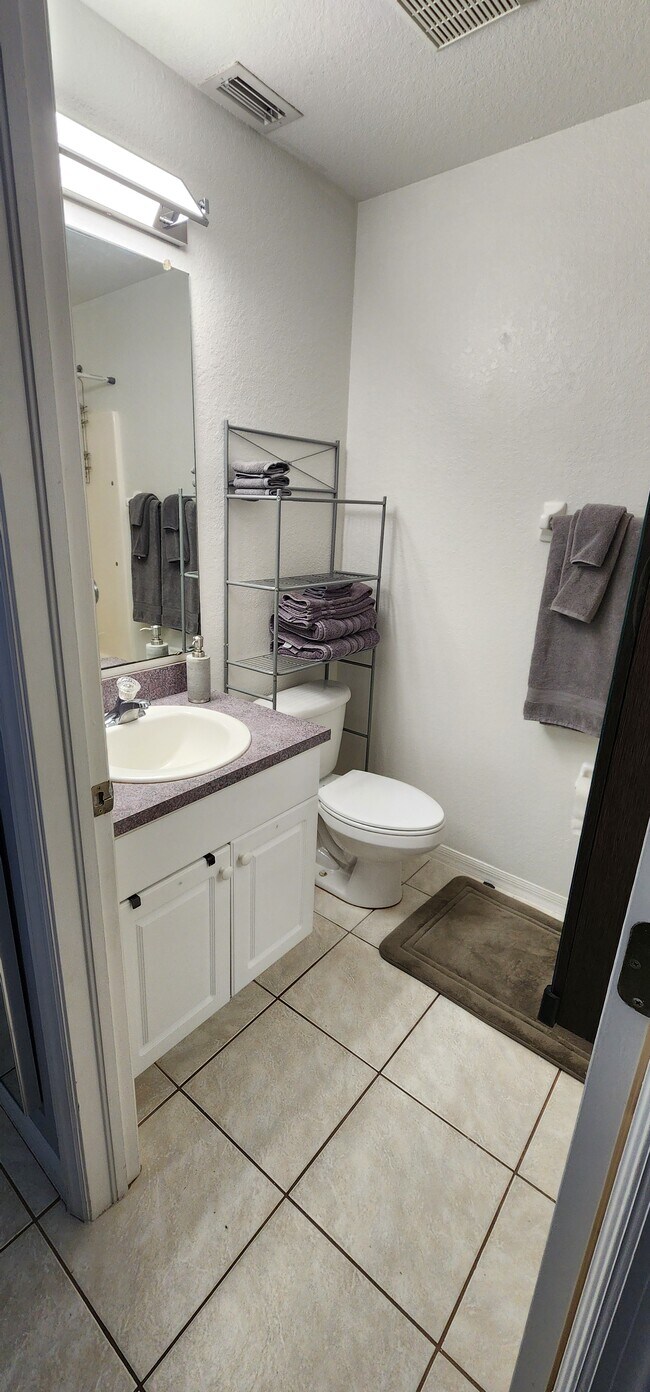 Building Photo - Pink 45th