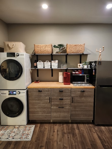 Building Photo - 692 N Superior Ave