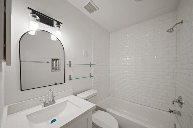 Building Photo - 8285 Kingsbrook Rd