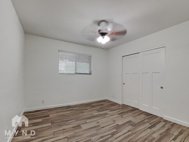 Building Photo - 1544 W 6th St