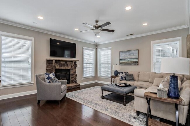 Building Photo - 10524 Royal Winchester Dr