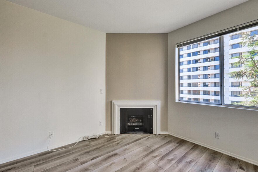 Building Photo - 10601 Wilshire Blvd