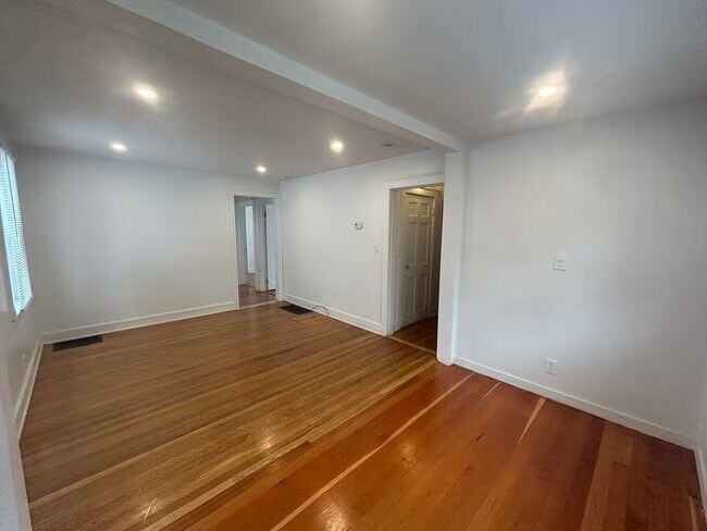 Building Photo - 46 Lawn Ave