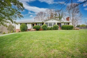 Building Photo - Charming Kingsport Home with Expansive Bas...