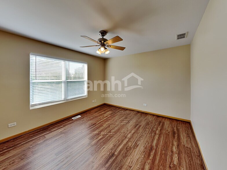 Building Photo - 329 Verbena Ln