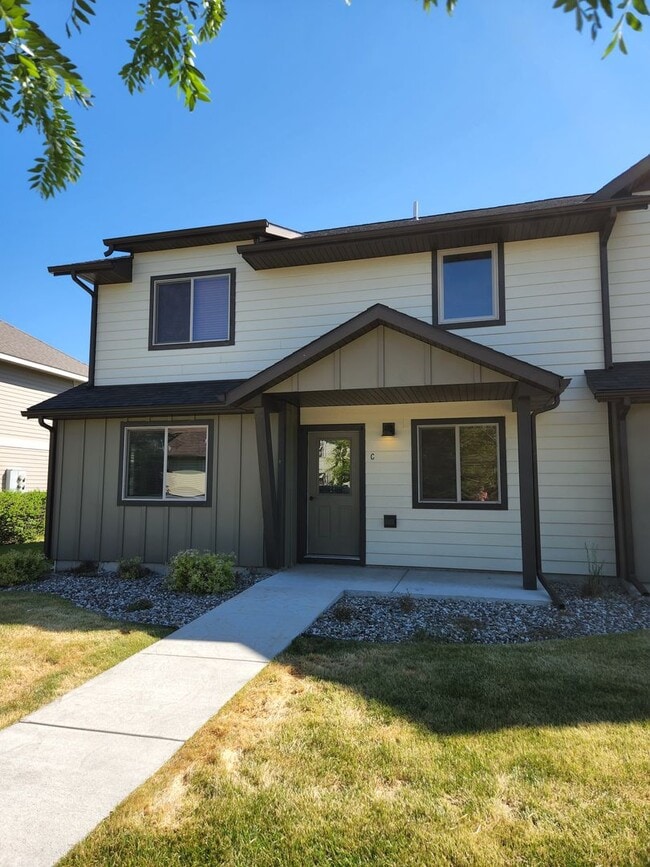Building Photo - 3 Bedroom, End Unit, Condo in Bozeman