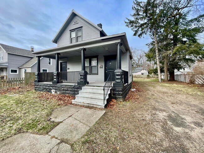 Building Photo - 1471 Hoyt St