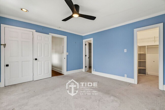 Building Photo - Walkable Downtown Living