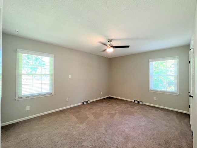 Building Photo - ~~ Spectacular Updated Ranch Home ~~