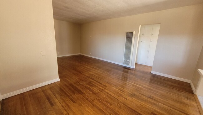 Building Photo - 7013 Coldwater Canyon Ave