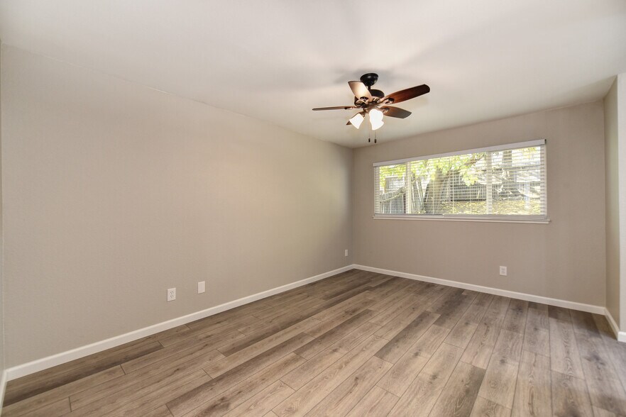 Building Photo - 6933 Trovita Way
