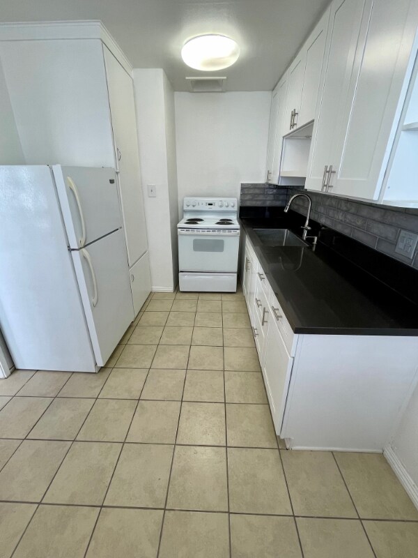 Building Photo - 446 S Oakhurst Dr