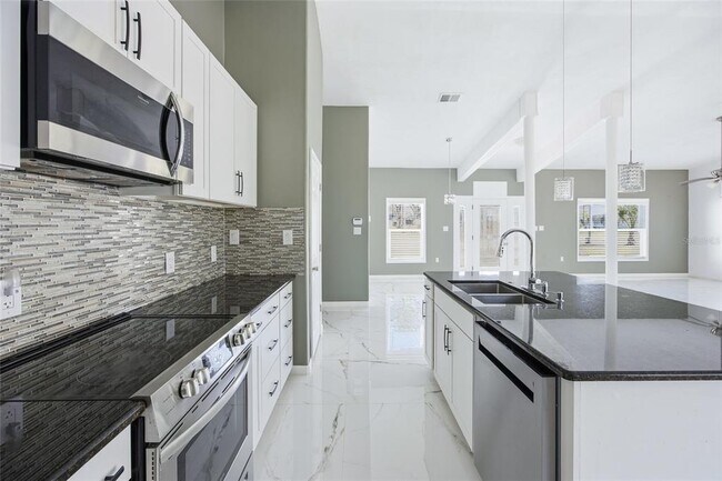 Building Photo - 14550 SW 61st Ct