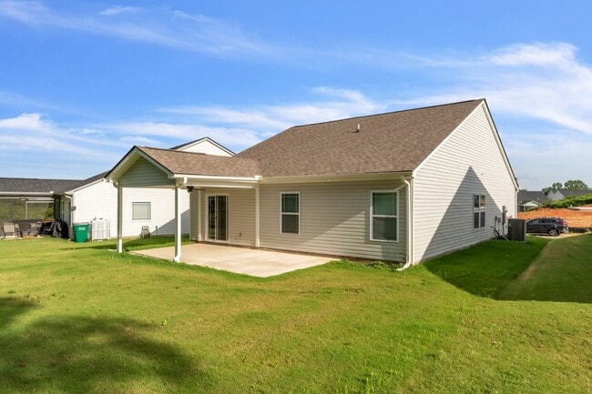 Building Photo - Modern 3-Bedroom Home with Granite Counter...