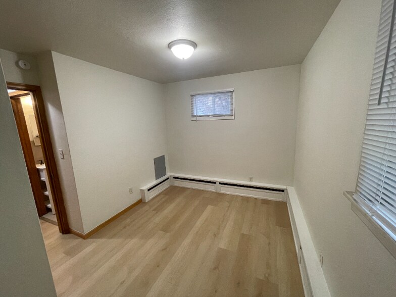 Building Photo - 616 Ivy Ave E